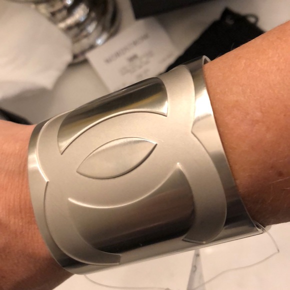 AUTHENTIC Chanel Sky Mirror Bangle - Picture 3 of 10